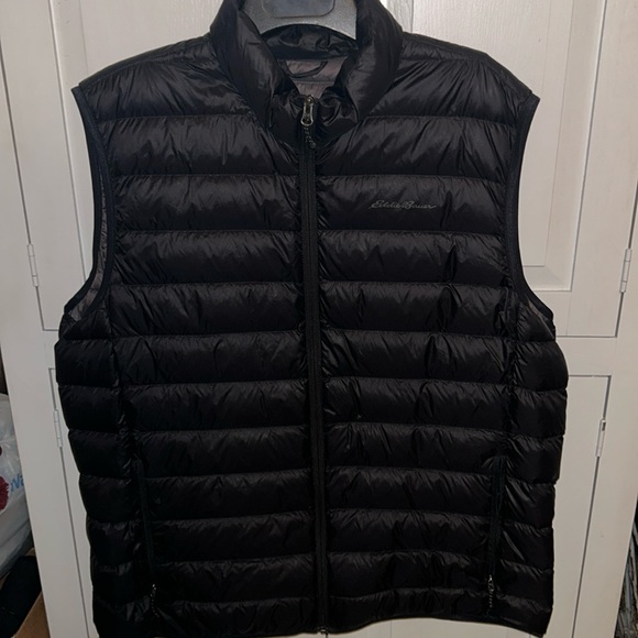 Black Eddie Bauer Men’s Vest - Picture 2 of 6